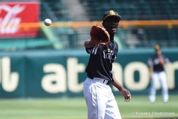 Martínez suma su quinto salvado y Moinelo exhibe poder de ponche en Japón