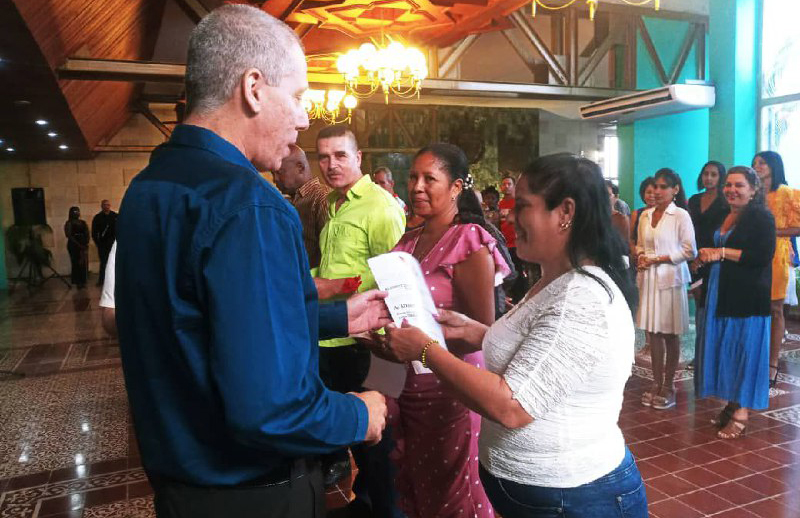 Reconocen en Camagüey a dirigentes y trabajadores del Partido