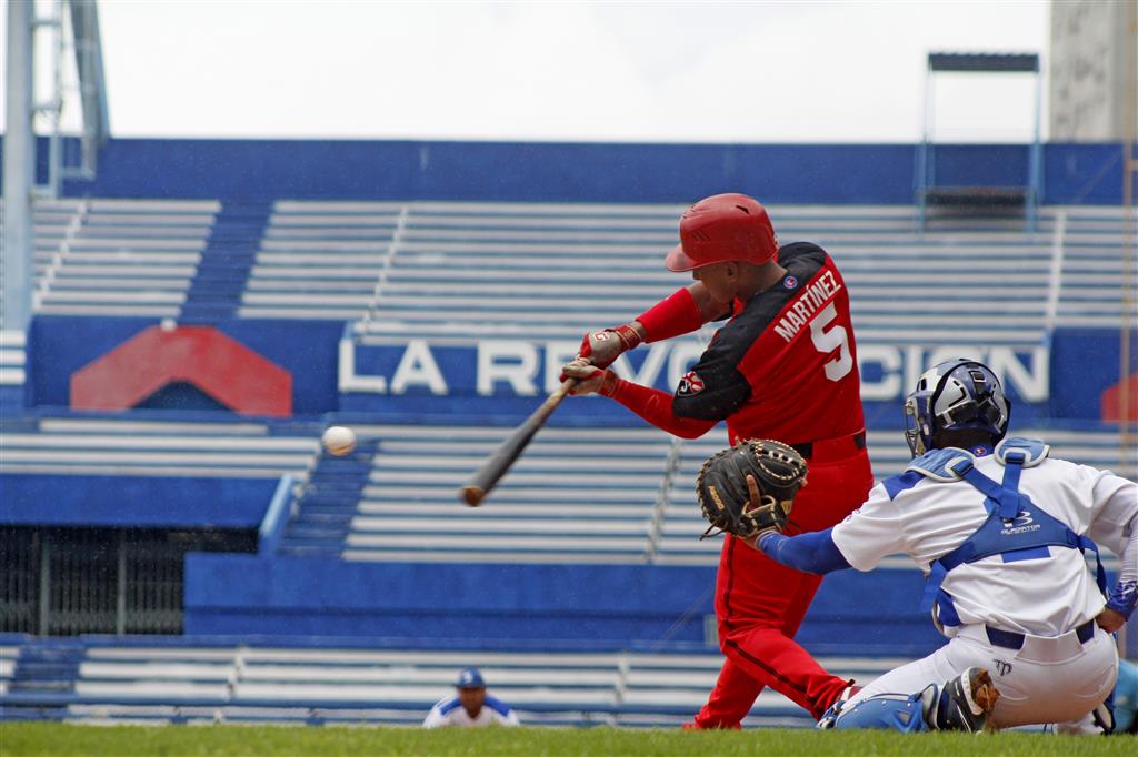Béisbol cubano: Industriales y Avispas a duelo crucial