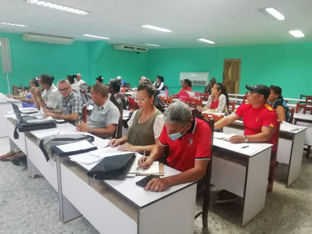 Evalúa importantes temas dirección del Gobierno en Camagüey