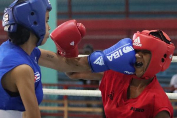 Cae campeona en inauguración del Nacional Femenino de Boxeo 2025