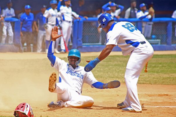 Industriales clasifica a postemporada de serie beisbolera cubana
