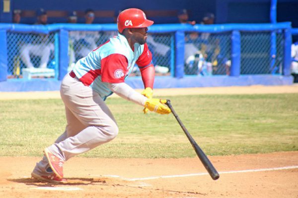 Tigres rugen en casa y meten presión en la Liga Élite