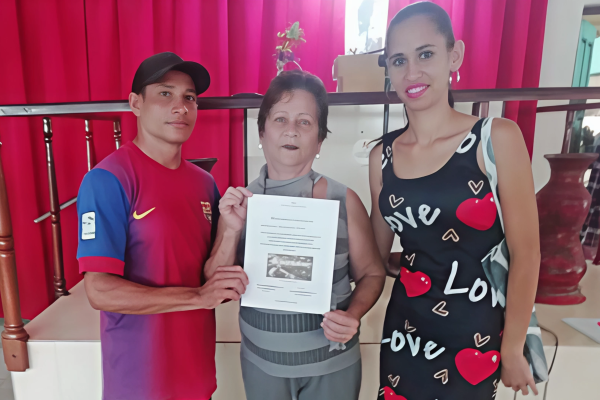 Reconocen en Camagüey a destacada lectora de tabaquería