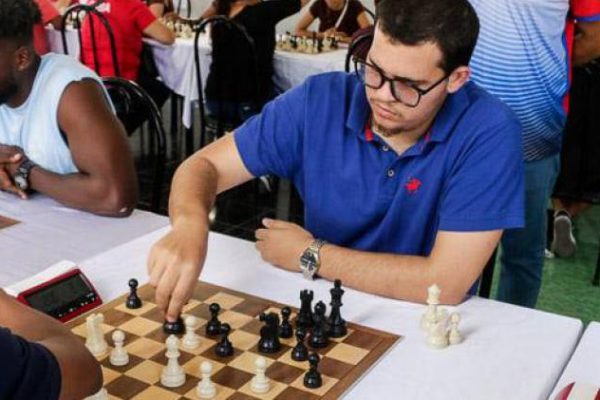 Cubano Quesada se unió a los líderes del Continental de ajedrez