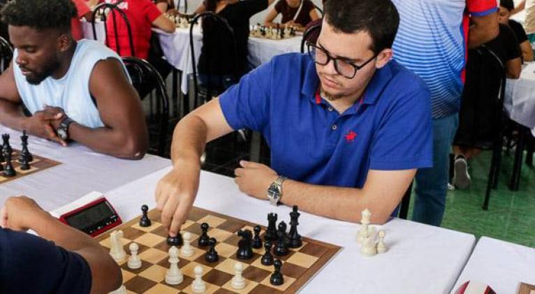 Cubano Quesada se unió a los líderes del Continental de ajedrez