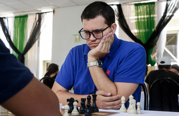 Ajedrecista cubano lidera en solitario torneo continental
