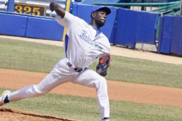 Industriales resiste en semifinal de serie beisbolera cubana