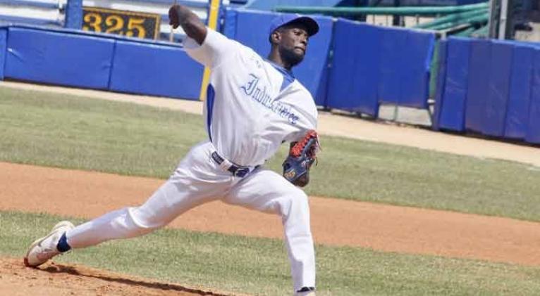 Industriales resiste en semifinal de serie beisbolera cubana