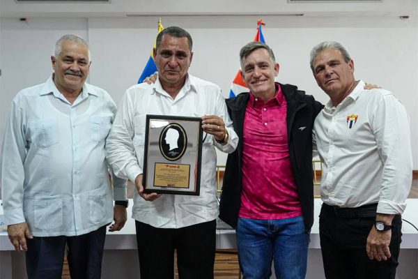 Despiden con honores a jefe de Misión Deportiva de Cuba en Venezuela
