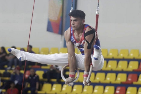 Gimnastas cubanos preparados para torneo continental