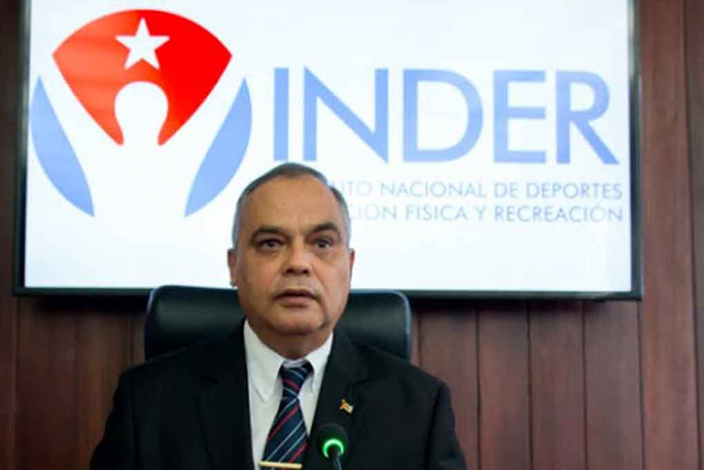 Presidente del Instituto de Deporte cubano saluda a los atletas en jornada mundial del olimpismo