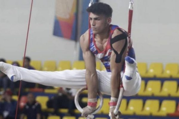 Gimnastas cubanos preparados para torneo continental