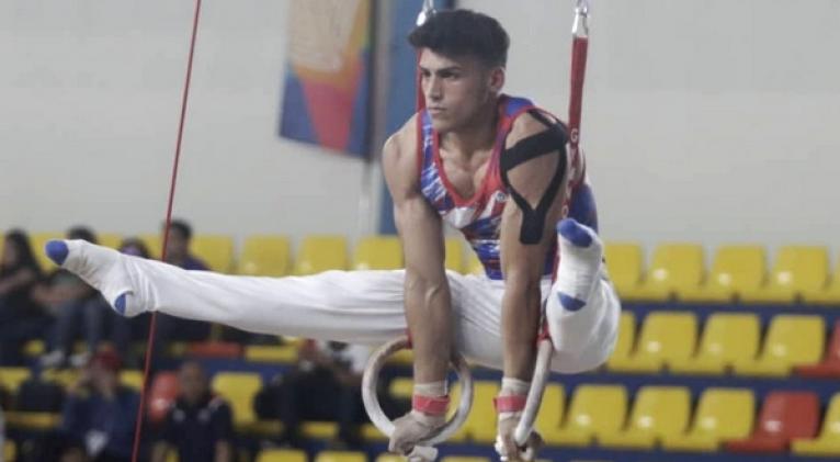 Gimnastas cubanos preparados para torneo continental