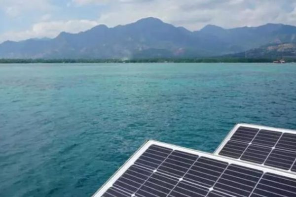 Paneles solares que funcionan en fondo del mar