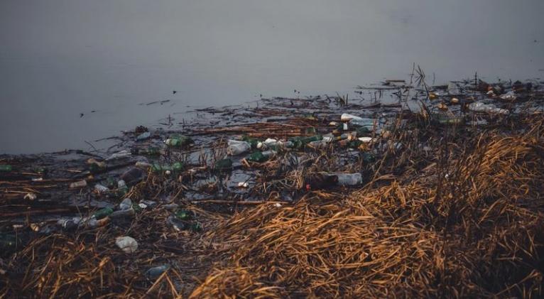 El mundo genera 220 millones de toneladas de plástico