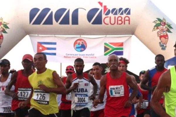 Carrera por la Paz Mundial reúne a centenares de participantes en La Habana