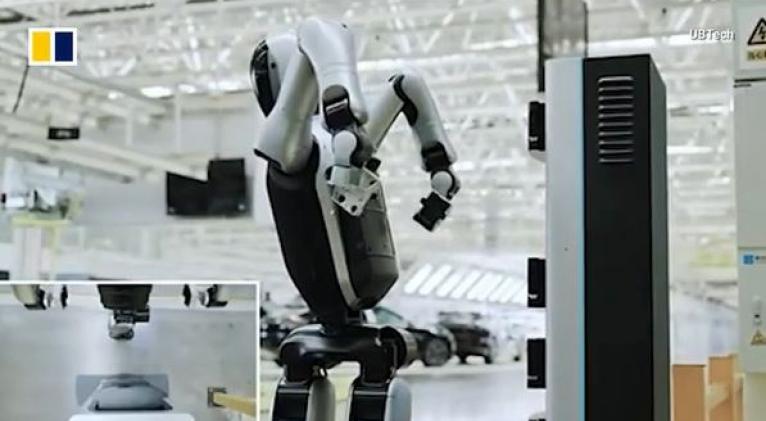 China presenta el primer robot humanoide del mundo capaz de sustituir su propia batería