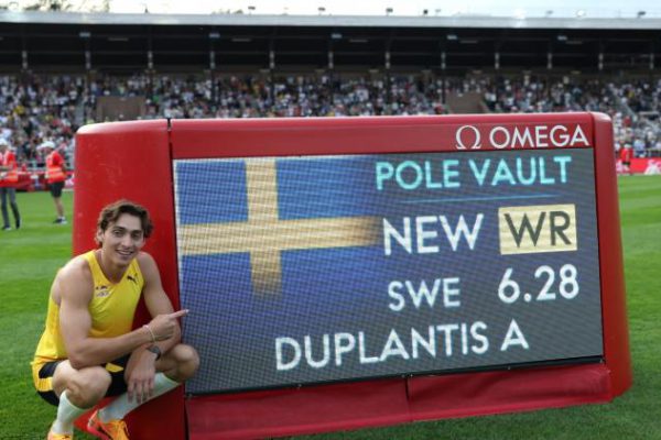 Mondo Duplantis implanta otro récord mundial en la pértiga