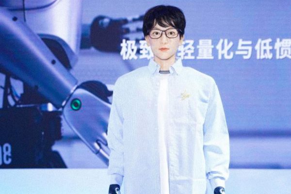 Robot humanoide ingresa a la universidad por primera vez