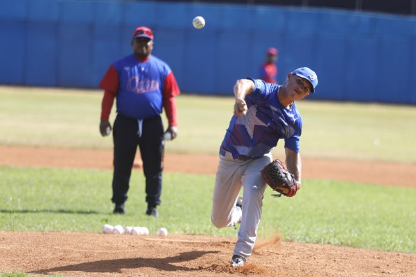 Brillan jóvenes promesas cubanas en try out beisbolero