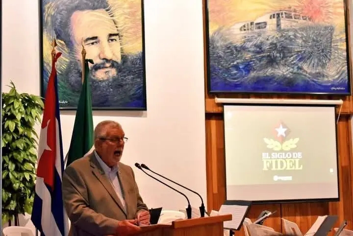 Exposición Fidel y los intelectuales se inaugura en la Embajada de Cuba en México