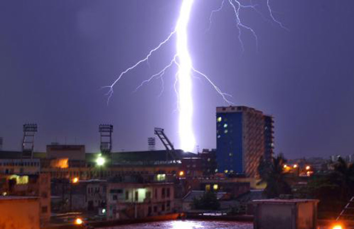 El rayo, el que más muertes causa en Cuba