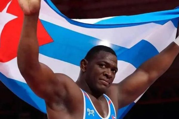 Felicita Cuba a la Gloria del Deporte Mijaín López