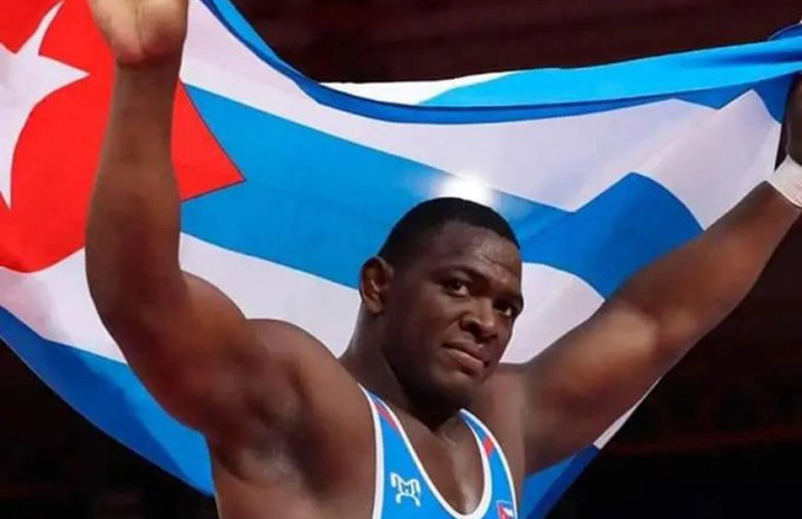 Felicita Cuba a la Gloria del Deporte Mijaín López