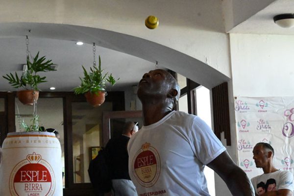 Erick Hernández impone récord mundial con pelota de Baseball Five (+ Fotos)