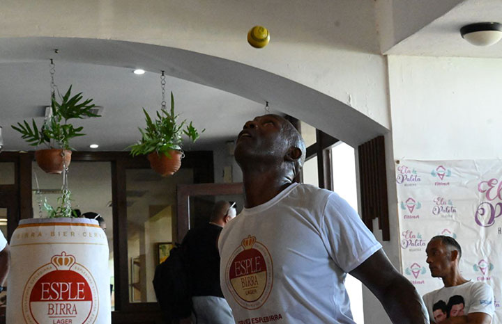 Erick Hernández impone récord mundial con pelota de Baseball Five (+ Fotos)