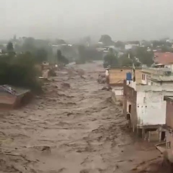 Al menos 146 muertos en Pakistán por inundaciones repentinas tras fuertes lluvias