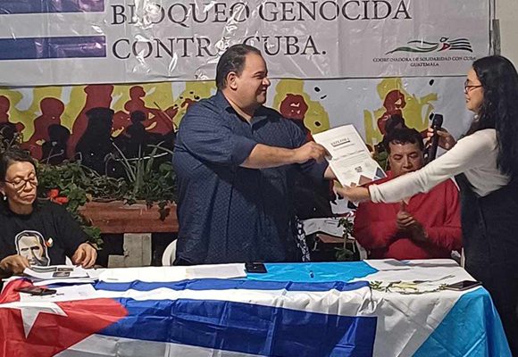 Brigada médica cubana recibe nuevo reconocimiento en Guatemala
