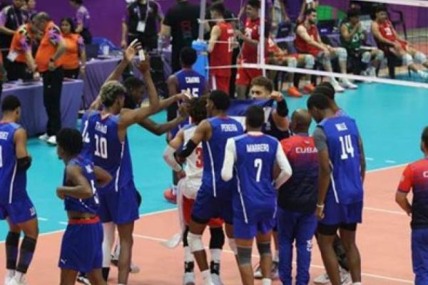 Voleibolistas cubanos ganan bronce y pasajes continentales