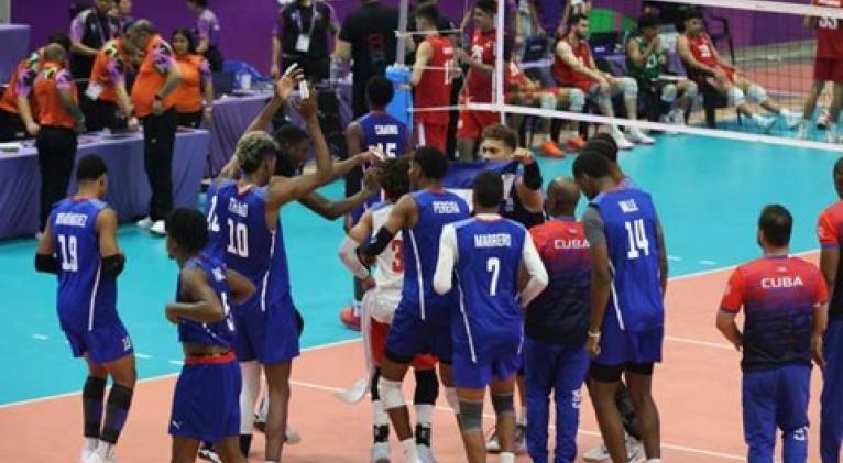Voleibolistas cubanos ganan bronce y pasajes continentales
