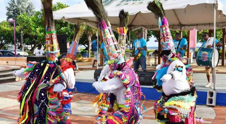 Artistas cubanos participan en evento en Barbados Carifesta 2025