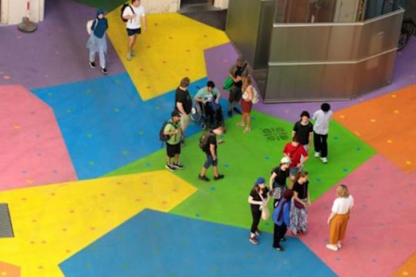 Un museo en Austria pinta el asfalto para enfrentar el calor