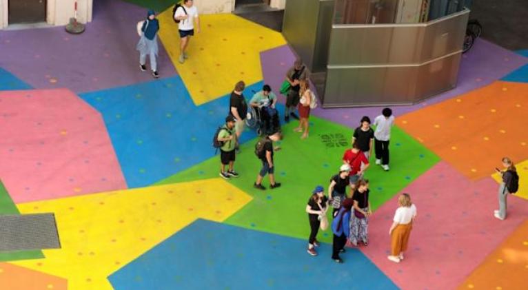 Un museo en Austria pinta el asfalto para enfrentar el calor