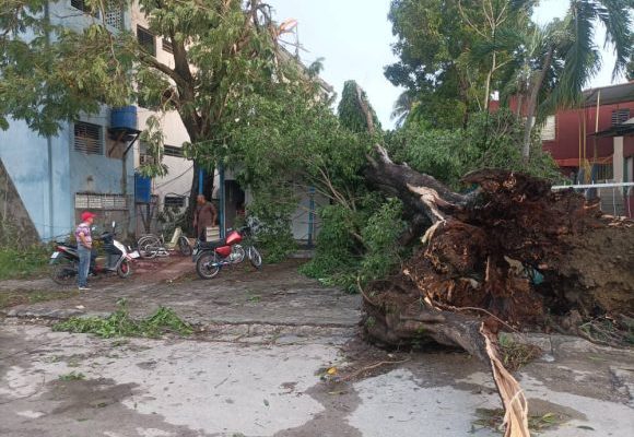 Tormenta local severa en Guantánamo causa daños materiales sin víctimas humanas
