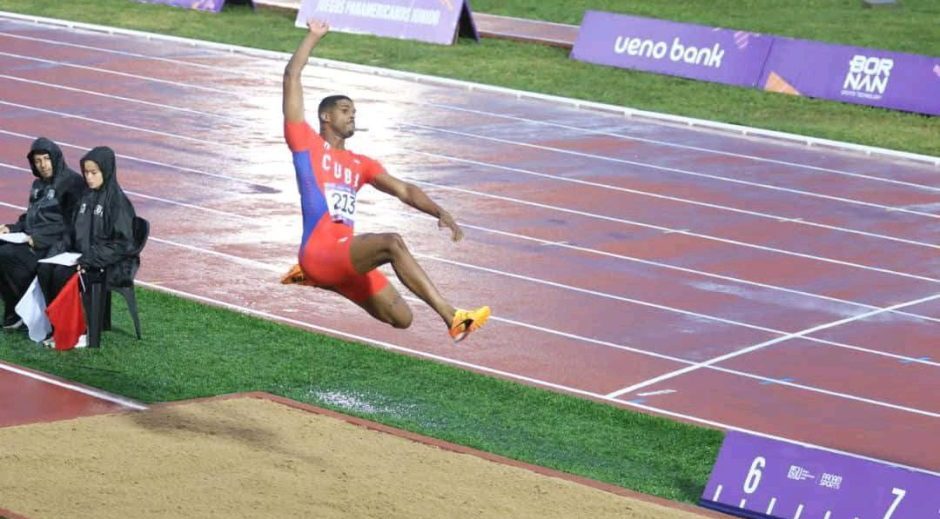 Aniel Molina vence a la lluvia y al frío en el salto largo