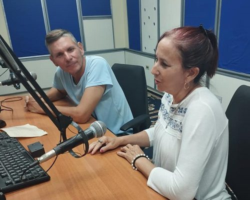 Radio Nuevitas: donde la palabra abraza al sonido