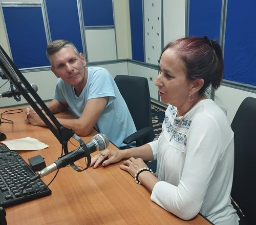 Radio Nuevitas: donde la palabra abraza al sonido