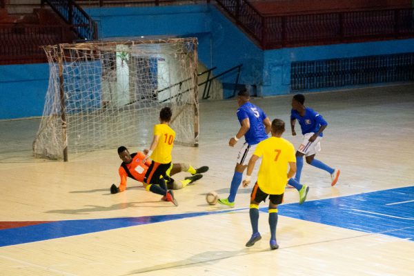 Sala lista, regresan los Miuras (+ Fotos)