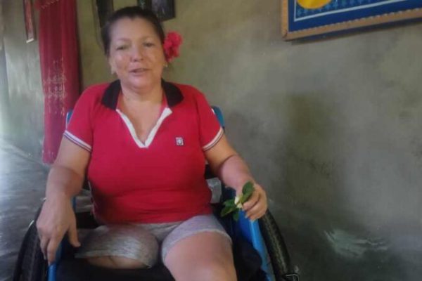 Discapacidad de santacruceña no afecta su apego a la vida