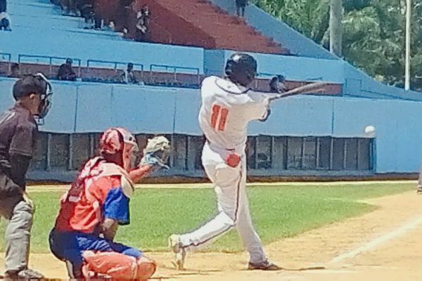 Doble embestida de los Toros sobre Granma
