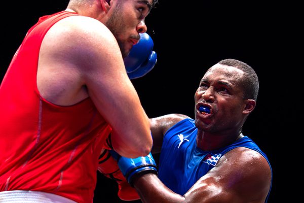 La Cruz avanza a cuartos de final en Mundial de Boxeo en Liverpool