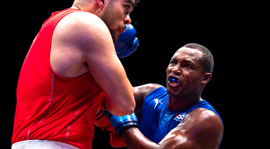 La Cruz avanza a cuartos de final en Mundial de Boxeo en Liverpool