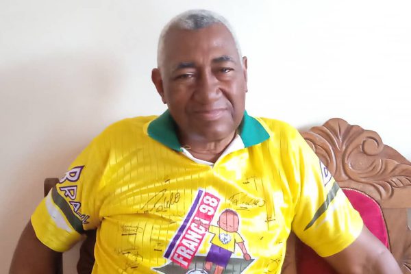 Maestro de números: Eliberto guía a estudiantes hacia el éxito en matemáticas