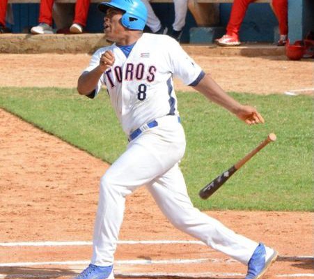 Yordanis Samón y los dos mil 500 hits en Series Nacionales