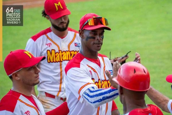 Cocodrilos escalan a la cima en serie beisbolera cubana